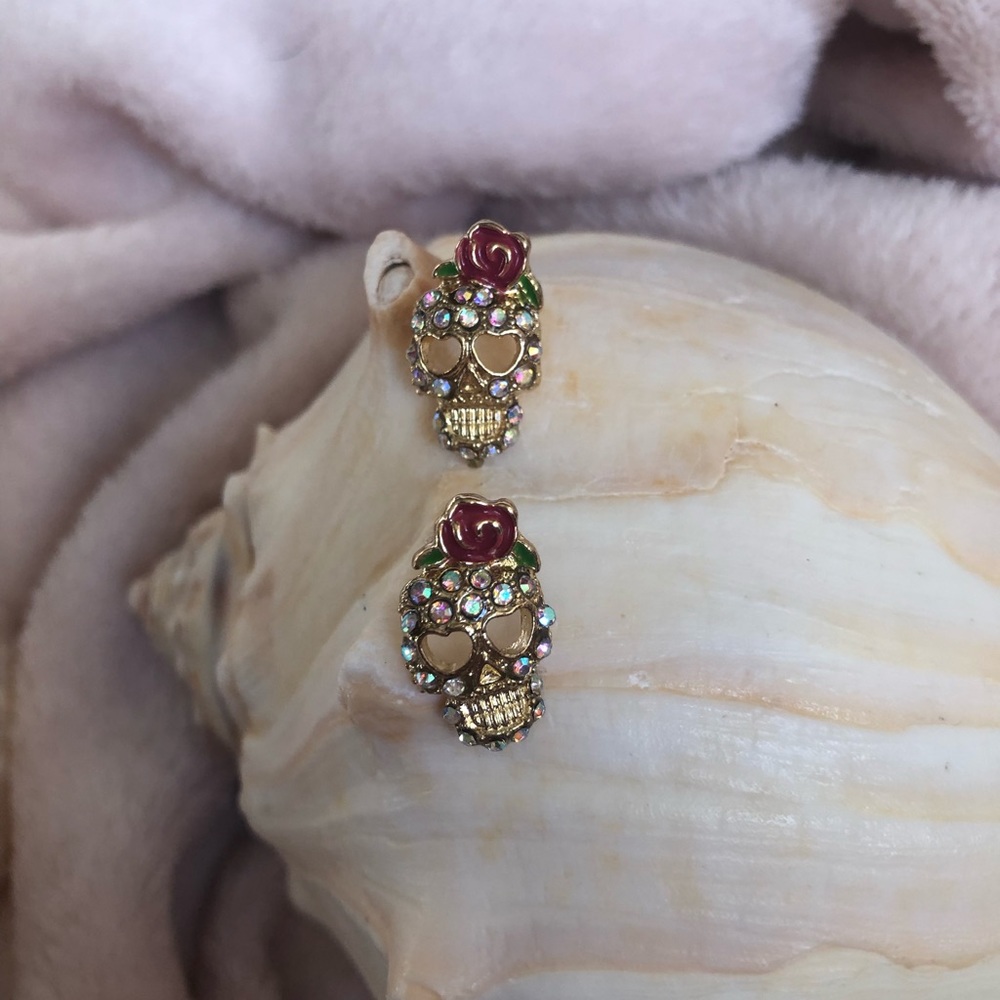 Rhinestone Skull & Roses Earrings - Picture 4 of 6